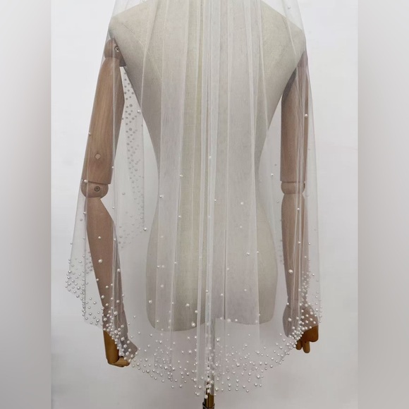 Short Pearl Beaded Wedding Veil main image 5